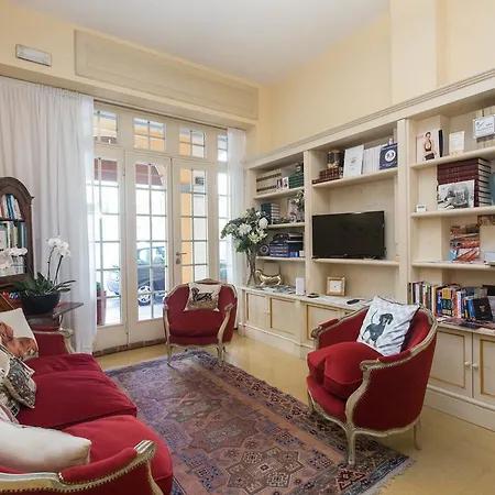 Palazzo Trevi Charming House 住宿加早餐酒店 3*