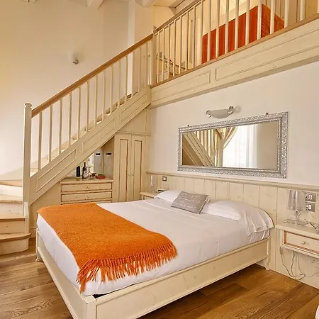 Palazzo Trevi Charming House Bed & Breakfast 3*