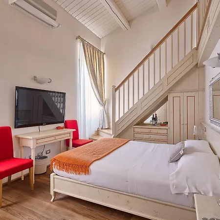 Palazzo Trevi Charming House Bed & Breakfast 3*