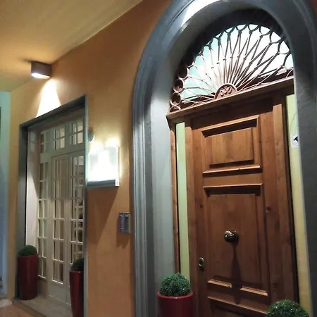 Palazzo Trevi Charming House 住宿加早餐酒店