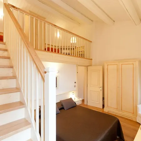 Palazzo Trevi Charming House 住宿加早餐酒店