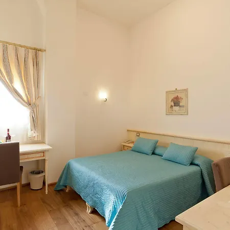 Palazzo Trevi Charming House 住宿加早餐酒店